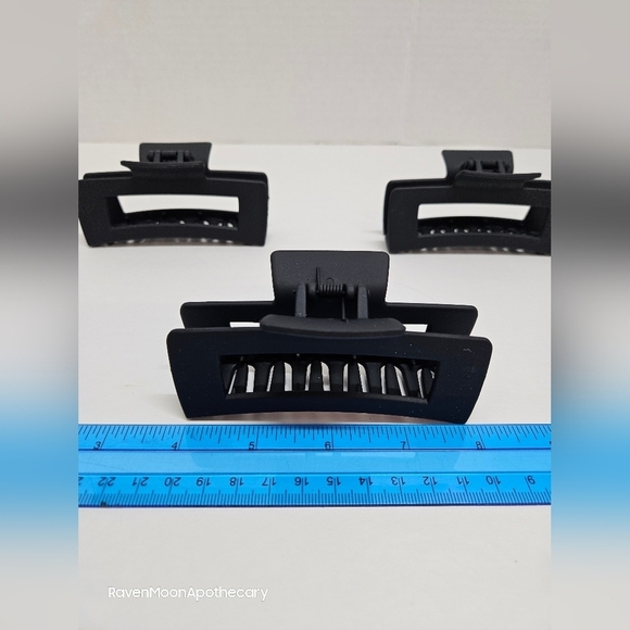 3/15$ Bundle Deal NWOT Three piece Square Hair Clips - Picture 2 of 3